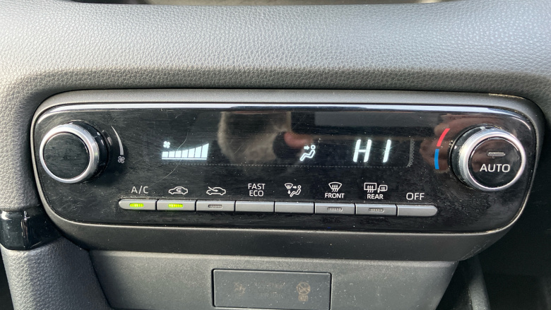 Toyota Yaris 1.5 Hybrid Design 5dr CVT Hybrid Hatchback